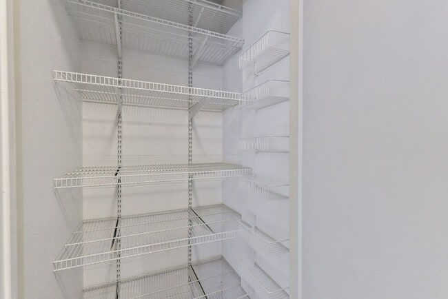 Building Photo - 8750 Villa La Jolla Dr