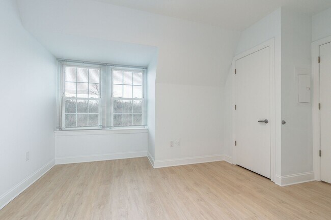 Building Photo - 18 E Lancaster Ave
