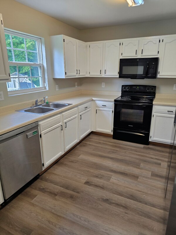 Building Photo - 945 Ujamaa Dr