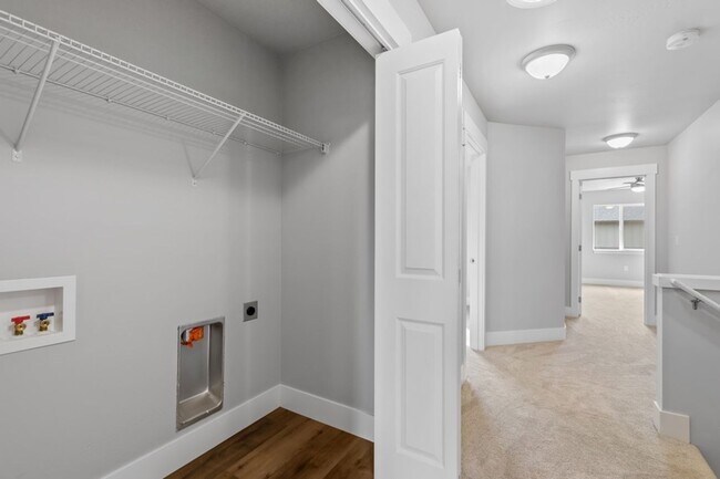 Building Photo - 3 bedroom, 2.5 bath townhome, minutes from downtown Whitefish