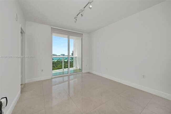 Building Photo - 19400 Turnberry Way