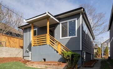 Building Photo - Updated 4bed/2bath Home in Columbia City neighborhood!