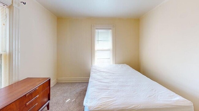 Building Photo - 319 Catherine St