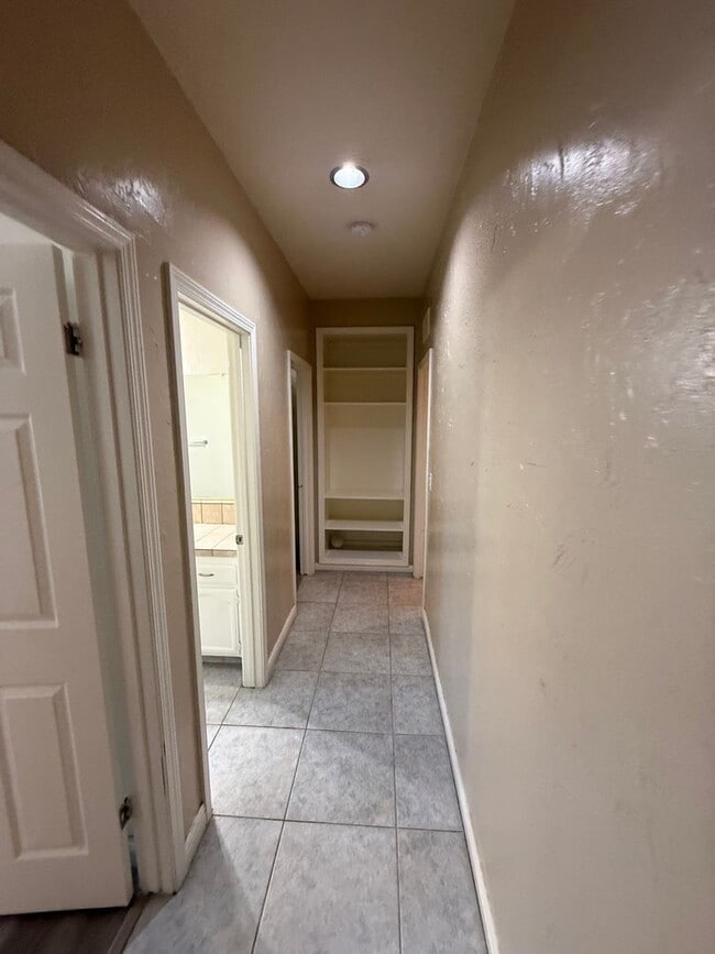 Building Photo - Elegant 3-Bedroom Home in Seven Oaks