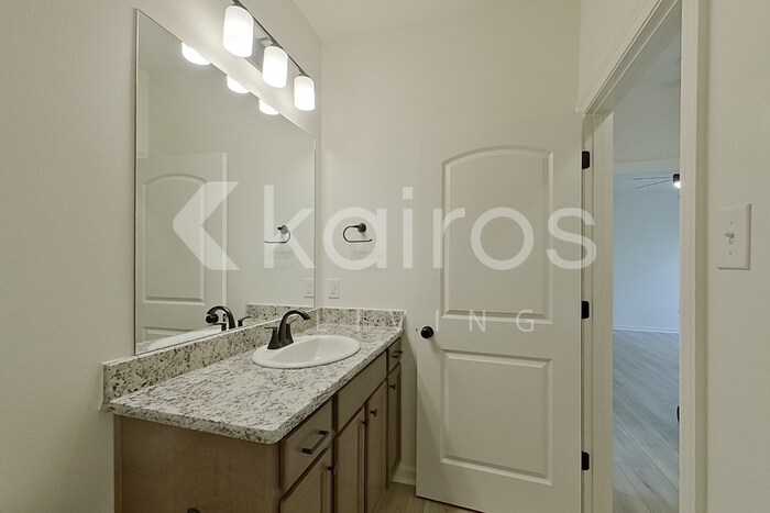 Building Photo - 117 Rainfall Ln