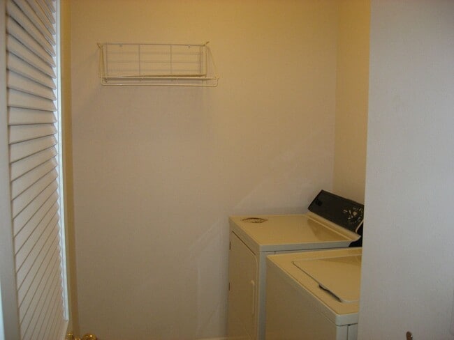 Building Photo - 3 Bed 2 Bathroom Home in Cedar City