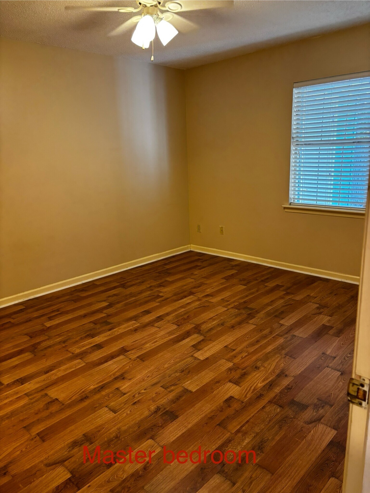 Master bedroom - 2108 Hamilton Pl N