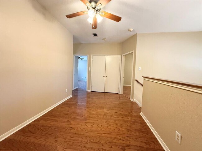Building Photo - 2011 Lantana Dr