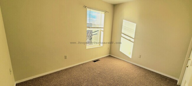 Building Photo - 305 Prairie Ave