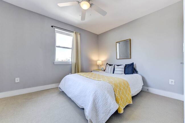 Building Photo - Lovely 1 Bedroom in Columbia Heights - A f...