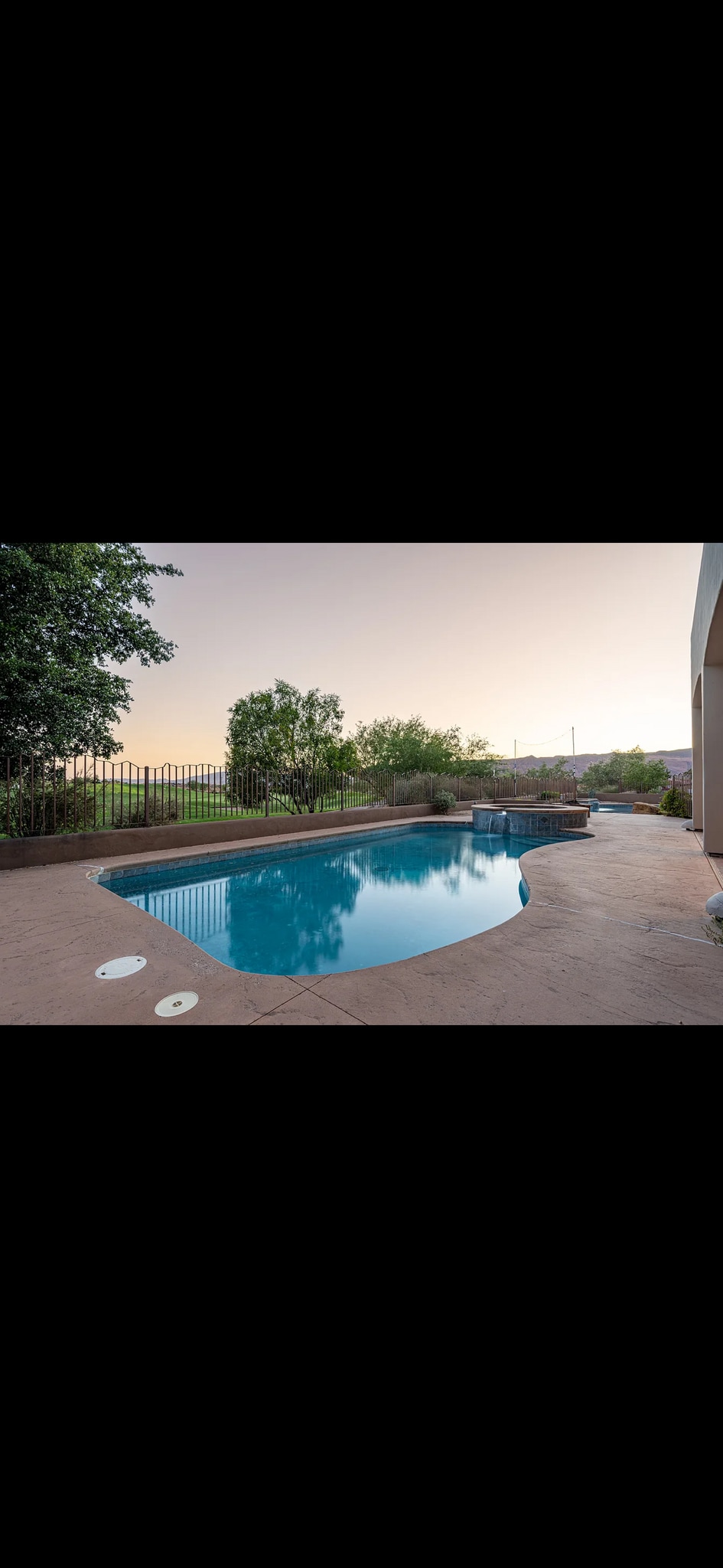 Building Photo - 1747 W Red Cloud Cir