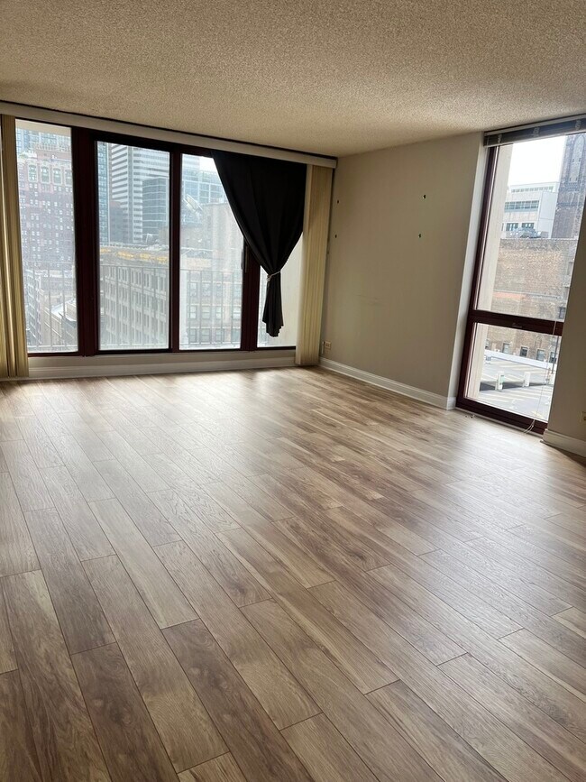 Building Photo - 200 N Dearborn St