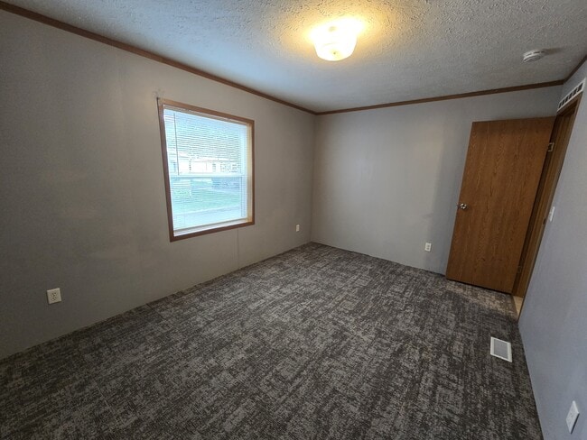 Building Photo - 700 W Ridgeway Ave