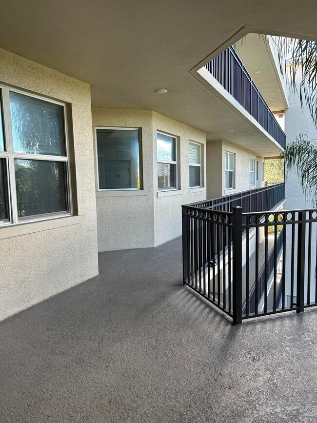 Building Photo - 26 Royal Palm Way