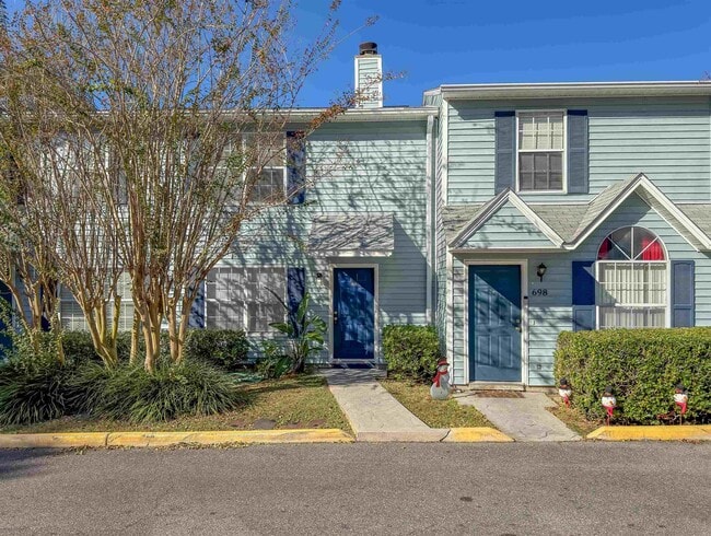 Building Photo - 696 Timberwood Cir E