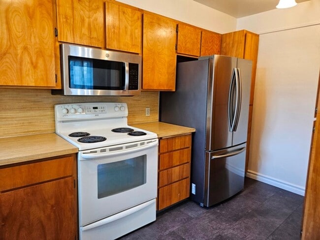 Building Photo - 4Bd/2Ba Two Story Home - For Viewing!