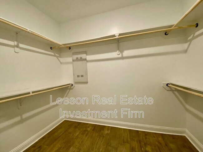 Building Photo - 253 Berkshire Pl