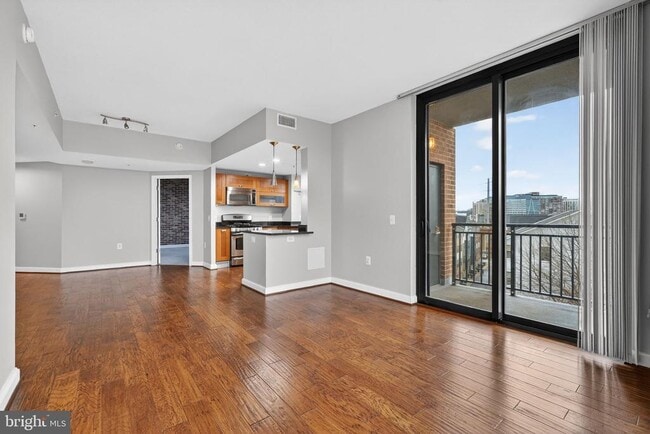 Building Photo - 2451 Midtown Ave