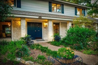 Building Photo - 9502 Castlewood Dr