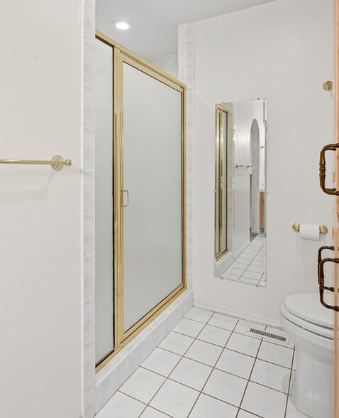 Building Photo - 298 S Staci Ct