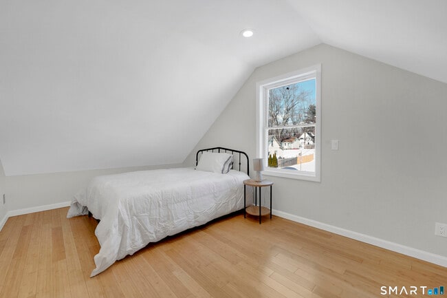 Building Photo - 10 Elm Ave