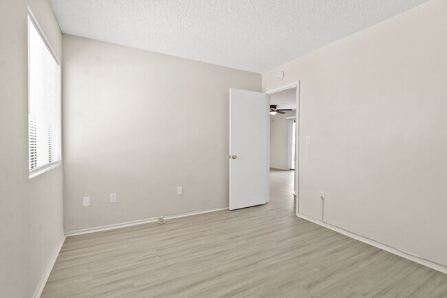 Building Photo - 16842 Hoskins Lane