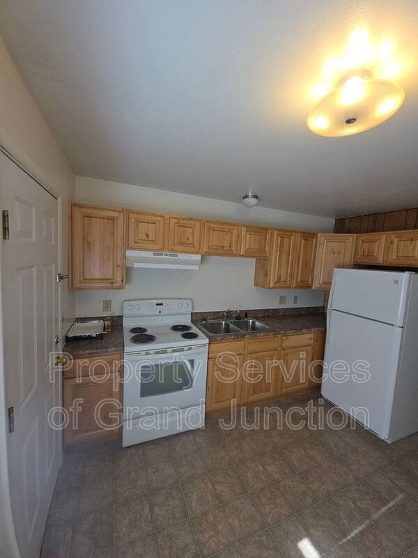 Building Photo - 2854 Elm Cir