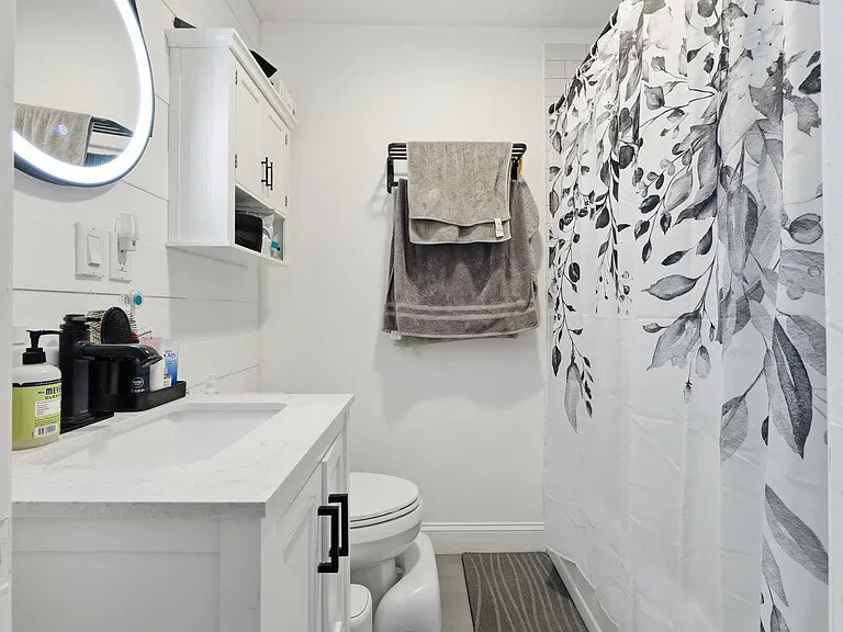 Building Photo - 162 Griffith St