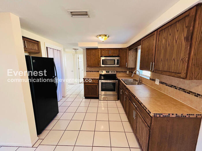 Building Photo - 3600 Berkshire St