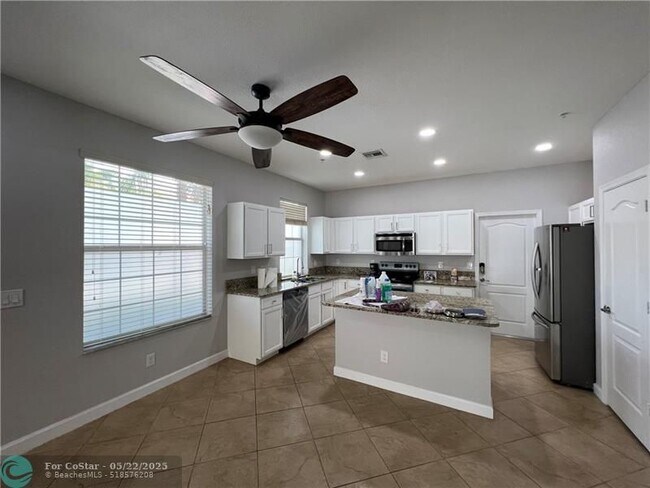 Building Photo - 9428 SW Merlin Ct