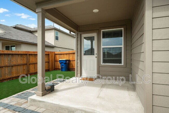 Building Photo - 515 Diamond Shls