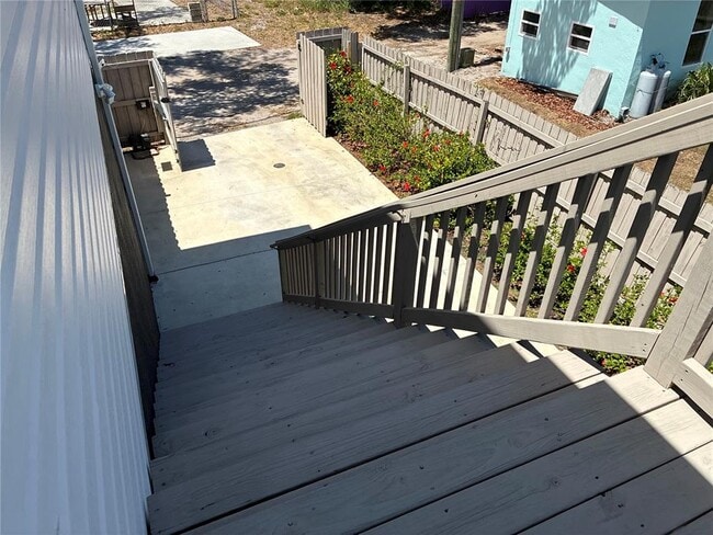 Building Photo - 2651 Bayside Dr S