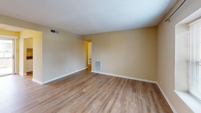 Building Photo - Cozy 2-BR Dilworth Condo - Move-In Ready!
