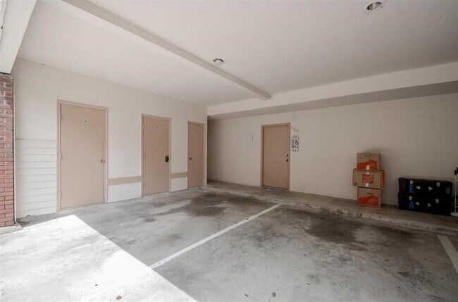 Building Photo - 1103 Dulles Ave