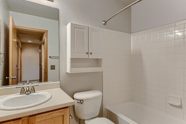 Building Photo - 3 Bedroom 3 Bathroom in Northglenn!