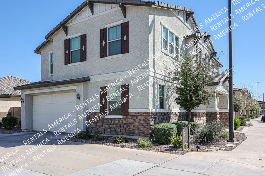 Primary Photo - 36 E Constitution Dr