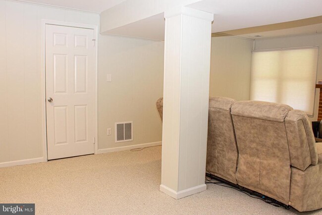 Building Photo - 311 Whitcliff Ct