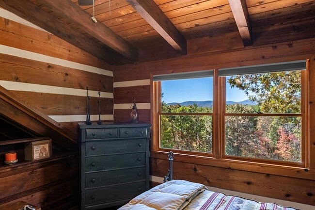 Building Photo - 212 Dogpatch Ln