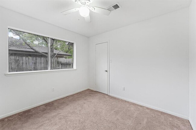 Building Photo - 21518 Greenham Dr
