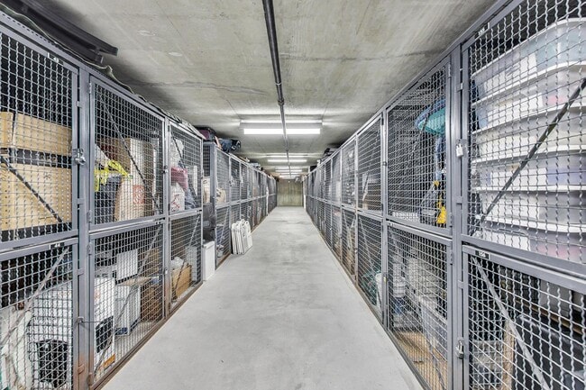 Building Photo - 1629 S Prairie Ave