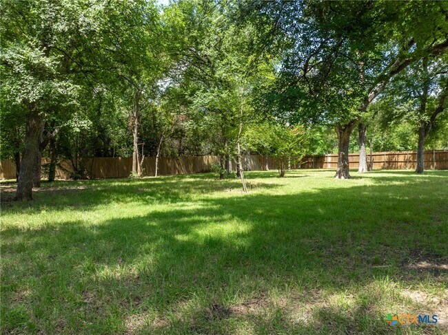 Building Photo - 1010 Woodland Bend Cir