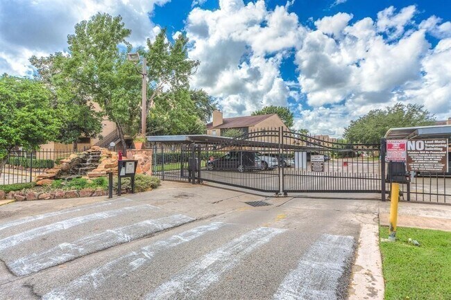 Building Photo - 10555 Turtlewood Ct
