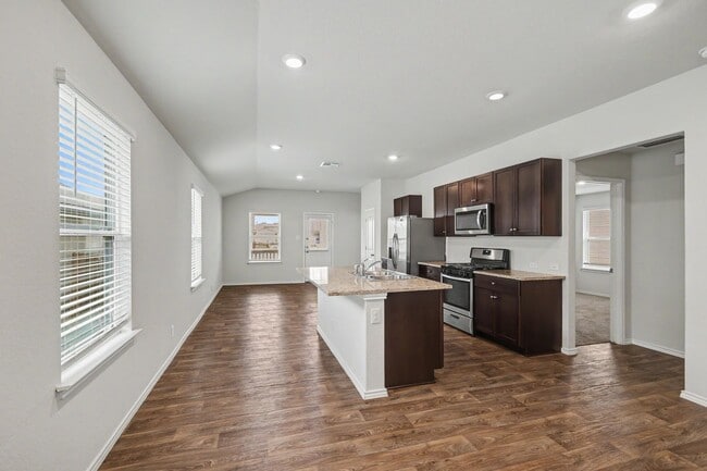Building Photo - Beautiful Home in The Links at River Bend | Golf Course Community Living
