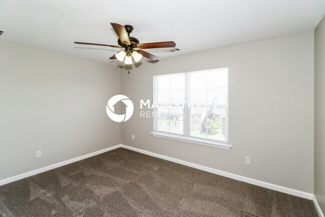 Building Photo - 4 Bedroom Pet-Friendly Home in Memphis, TN with Main Street Renewal