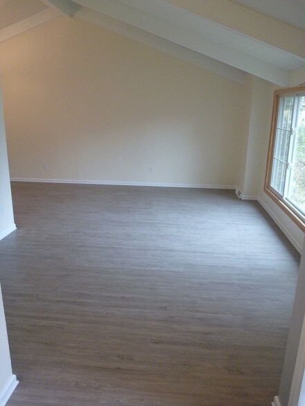 Front room - 4871 W 98th Ave