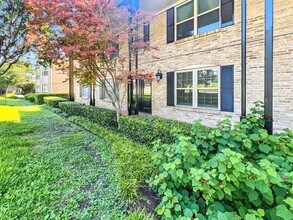Building Photo - 7718 Royal Ln