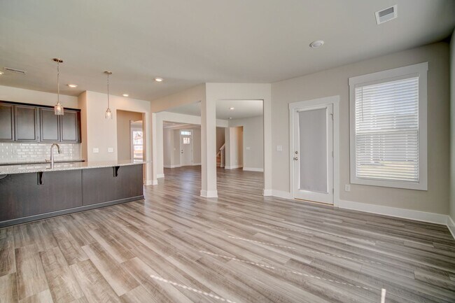 Building Photo - Gorgeous 4 BR, 3BA, Home with Loft, and 2 ...