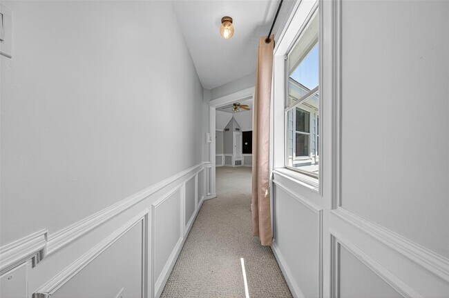 Building Photo - 1035 Flagmore Dr