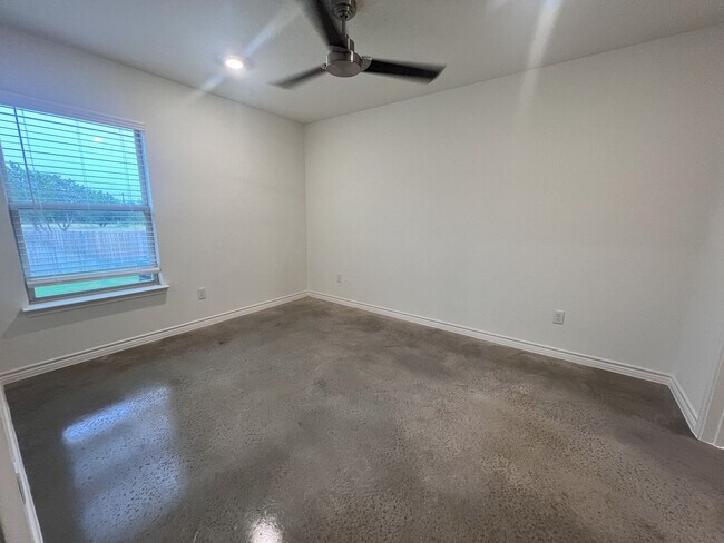 Building Photo - 1239 Concord Dr
