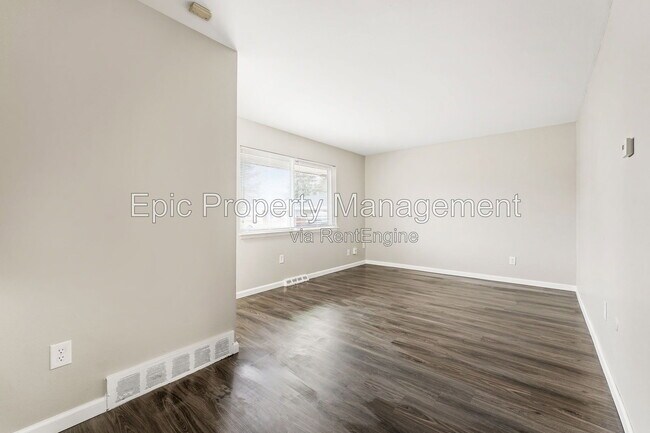 Building Photo - 1030 Montie Rd